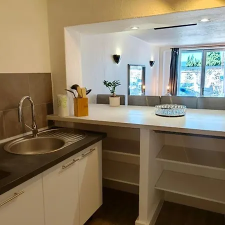 Renovated Flat With Parking In Center *